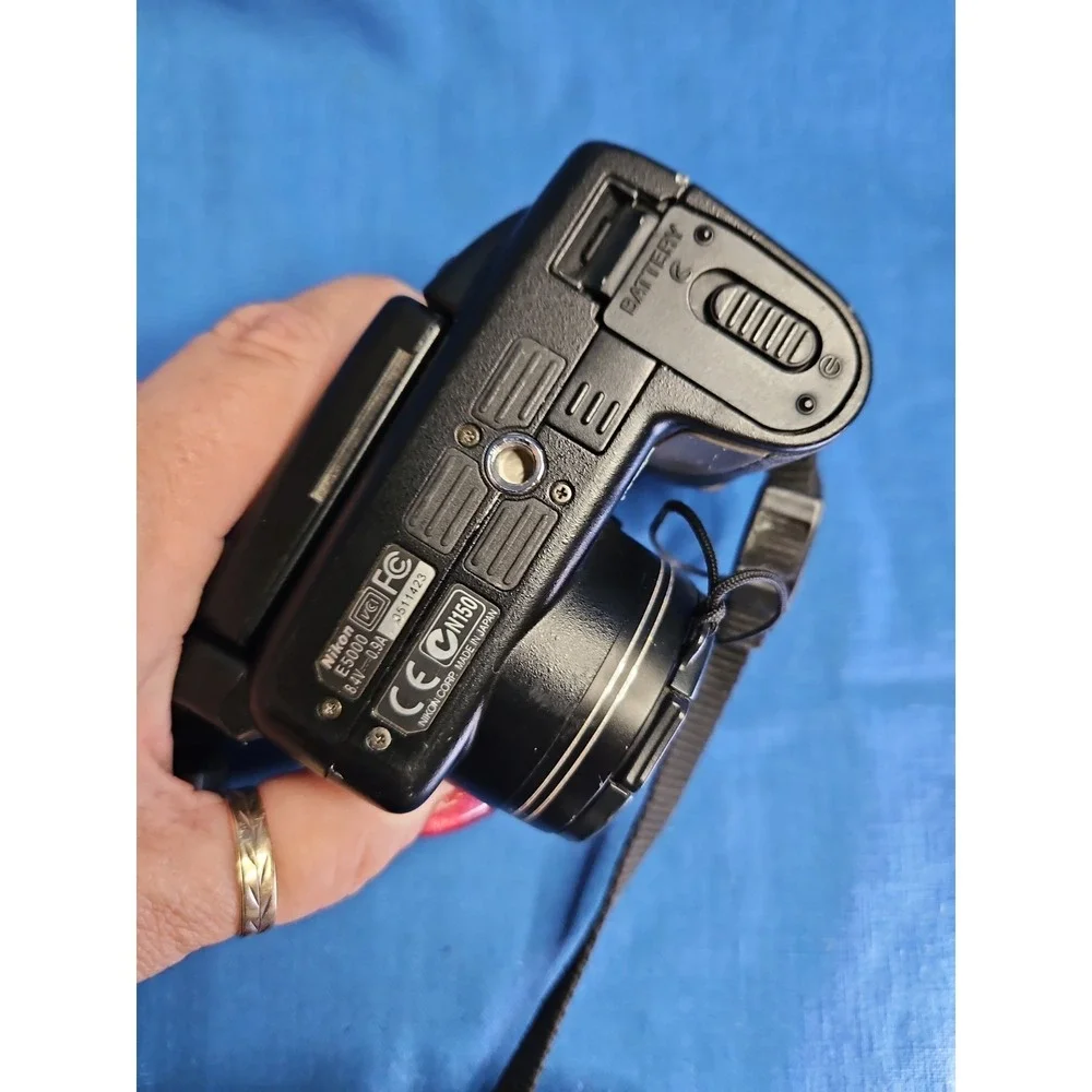 Nikon Coolpix 5000 5.0MP Digital Camera E5000 Black w/ Battery Tested